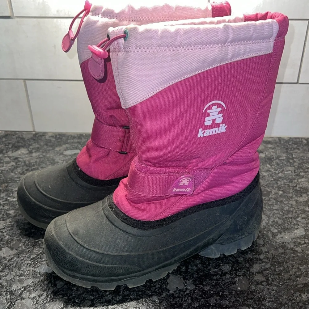 Size 5 Kamik winter/snow boots Pink and black in excellent condition Waterproof